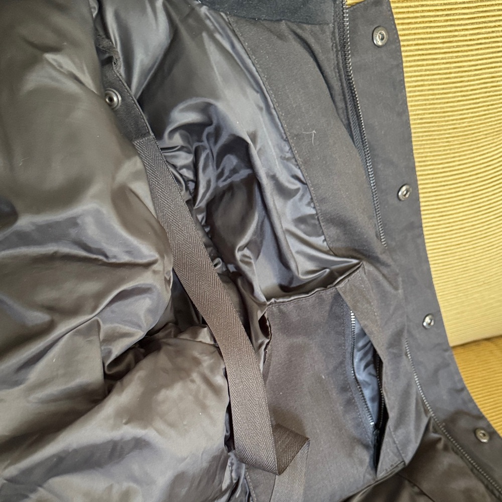 Canada Goose Windermere Black Label Coat - Authentic. XS/TP, but could fit a S. - Picture 11 of 16